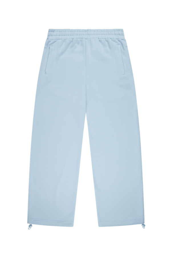 Babyblauer Jogger mit offenem Bein