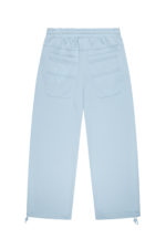 Babyblauer Jogger mit offenem Bein